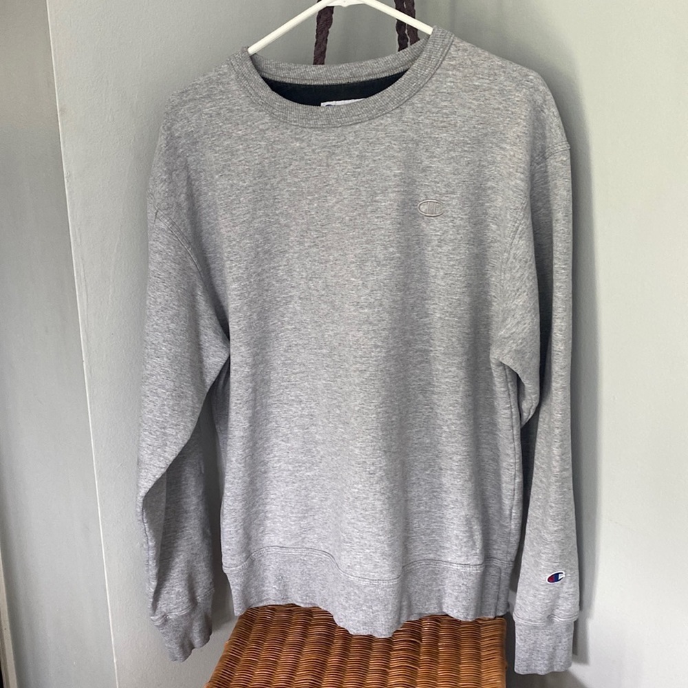 Champion sweatshirt size large🍍